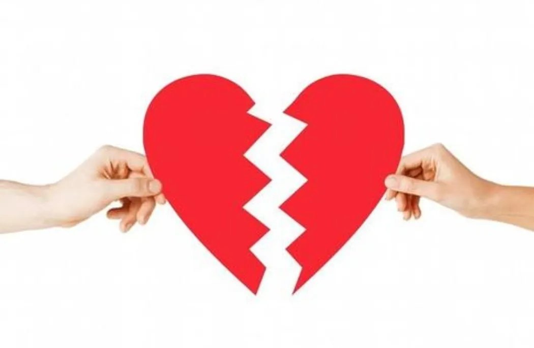 女子离婚闺蜜拉横幅庆祝，这样的闺蜜你羡慕了吗？