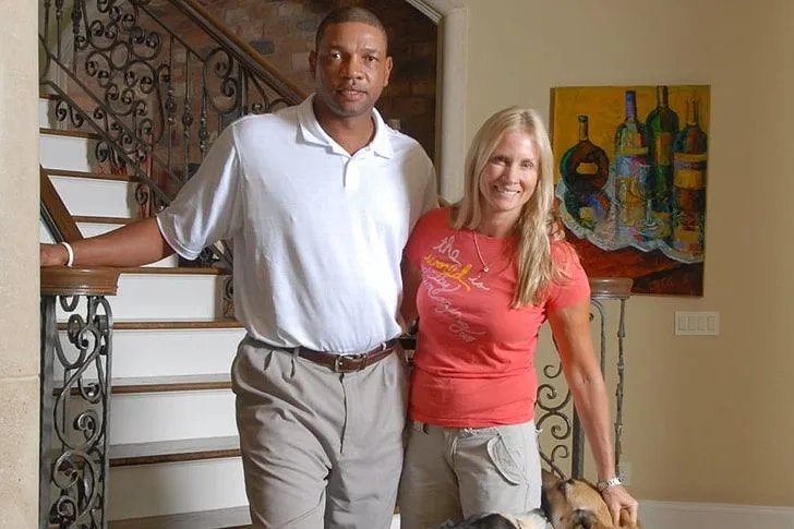 里弗斯儿子为什么是白人？他儿子在哪个队，年薪多少