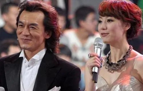 王冠的老公是谁？