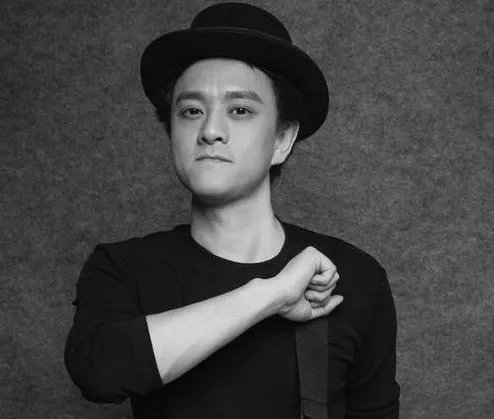 赵英俊未婚妻首被曝光，陪伴治病两年不离弃，你如何看待这种感情？