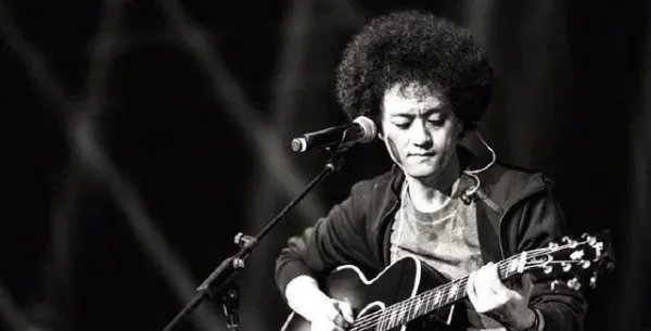 赵英俊未婚妻首被曝光，陪伴治病两年不离弃，你如何看待这种感情？