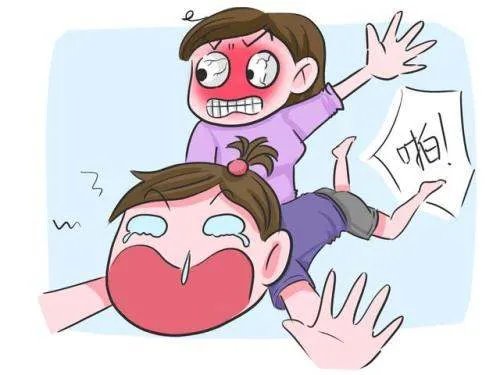 男子暴打三名女童，拍下视频的是谁？