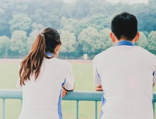 大学生谈恋爱的利与弊 大学生谈恋爱弊大于利吗