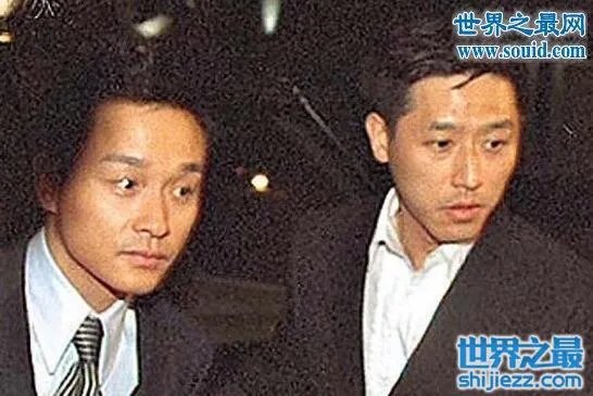 张国荣对唐鹤德很霸道，世纪牵手无声的向世界宣告 