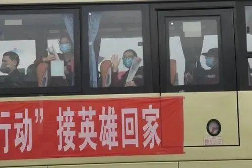 沈阳出租车集体打出“英雄回家”字样，关于这些英雄背后的故事你知道多少？