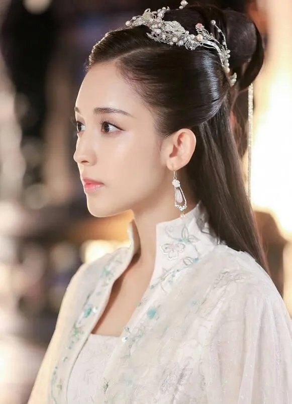 你们觉得小迪更美还是baby更美？